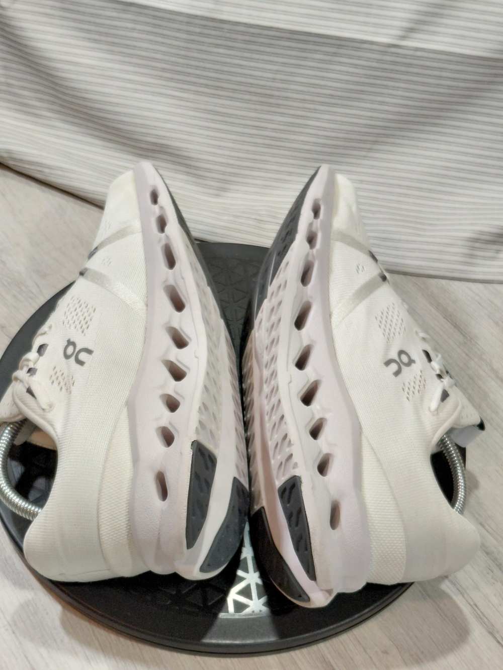 On Cloud Surfer 2 Womens Running Shoes White Ivory SIZE 10 - Picture 6 of 15